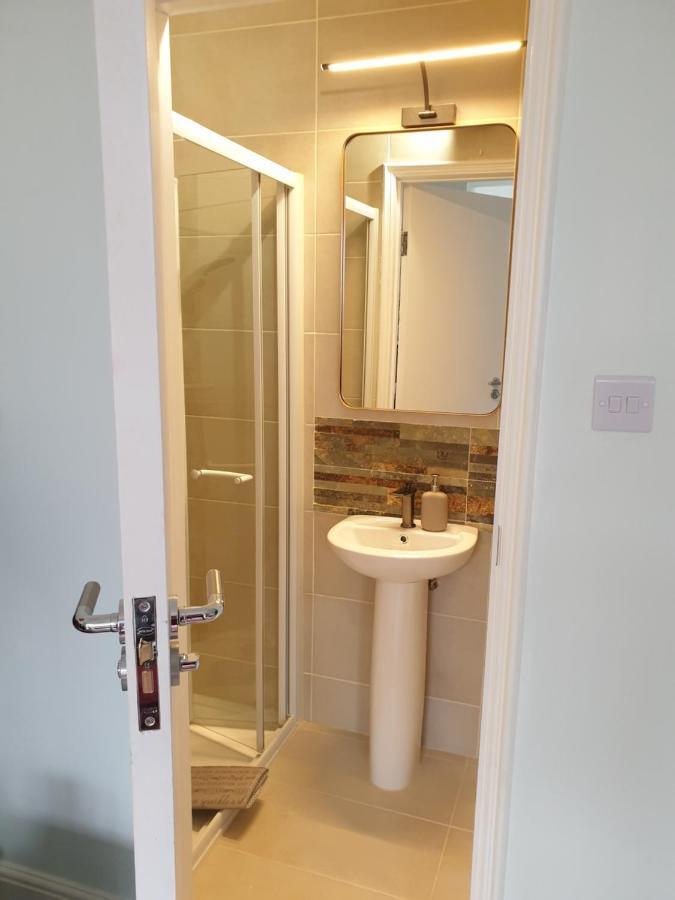 Beautiful Double En-Suite Room, Separate Entrance, Ilford, Central Line Gants Hill, Free Parking Εξωτερικό φωτογραφία