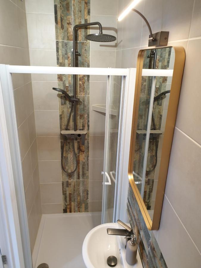 Beautiful Double En-Suite Room, Separate Entrance, Ilford, Central Line Gants Hill, Free Parking Εξωτερικό φωτογραφία