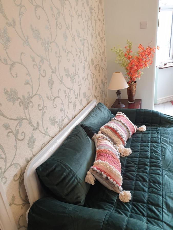 Beautiful Double En-Suite Room, Separate Entrance, Ilford, Central Line Gants Hill, Free Parking Εξωτερικό φωτογραφία