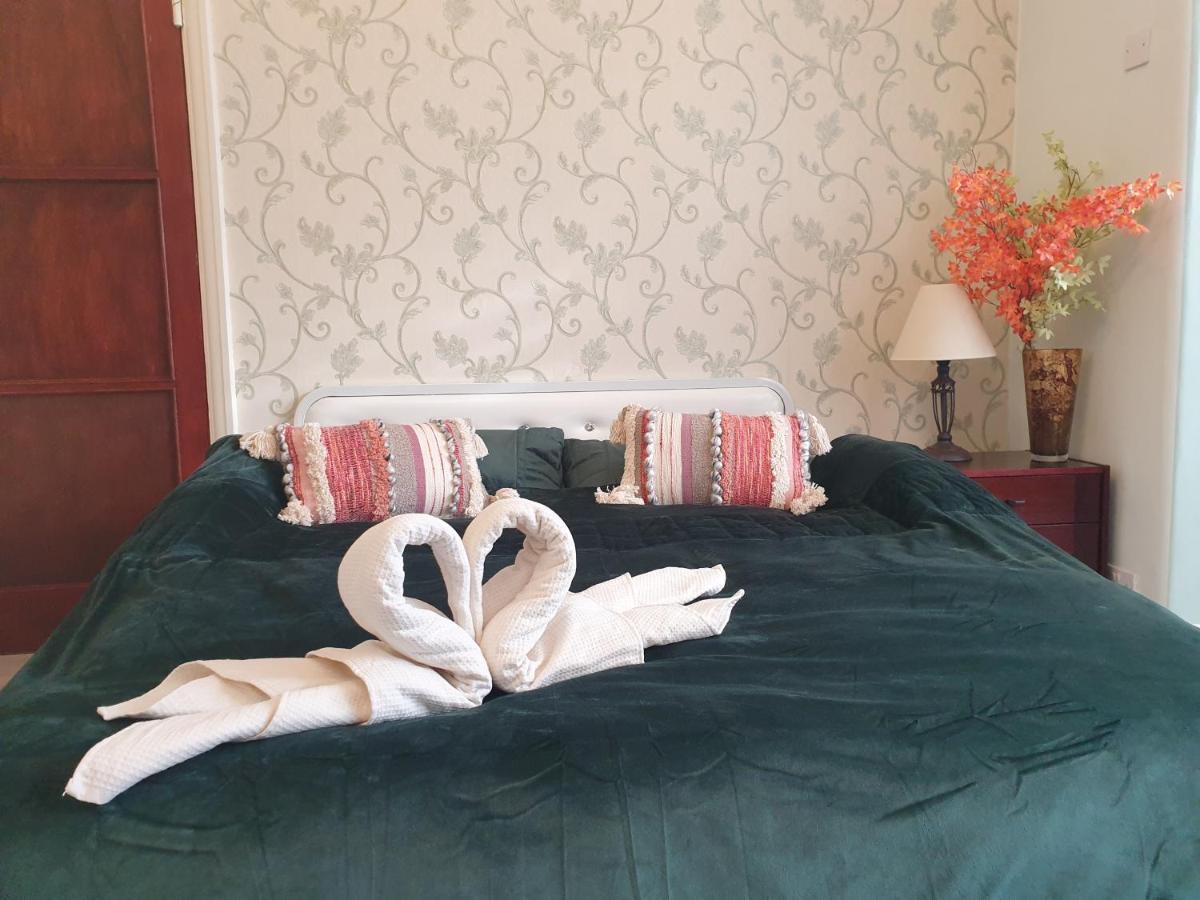 Beautiful Double En-Suite Room, Separate Entrance, Ilford, Central Line Gants Hill, Free Parking Εξωτερικό φωτογραφία