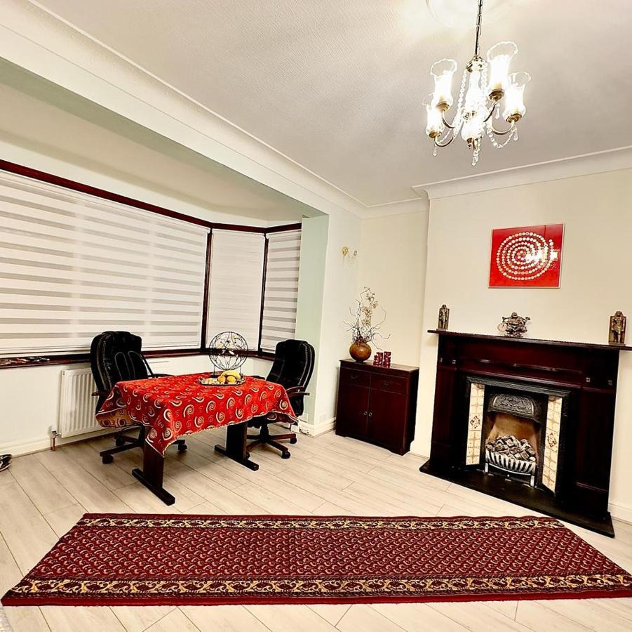 Beautiful Double En-Suite Room, Separate Entrance, Ilford, Central Line Gants Hill, Free Parking Εξωτερικό φωτογραφία