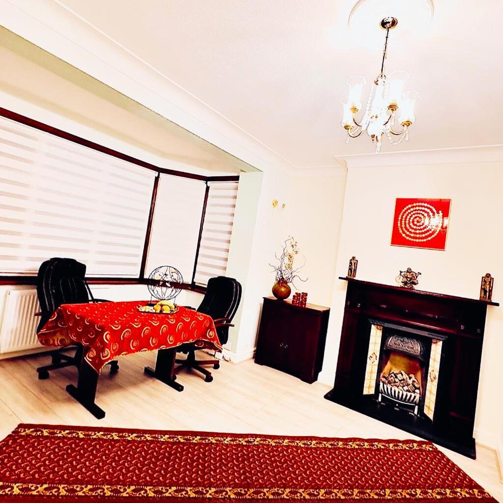 Beautiful Double En-Suite Room, Separate Entrance, Ilford, Central Line Gants Hill, Free Parking Εξωτερικό φωτογραφία